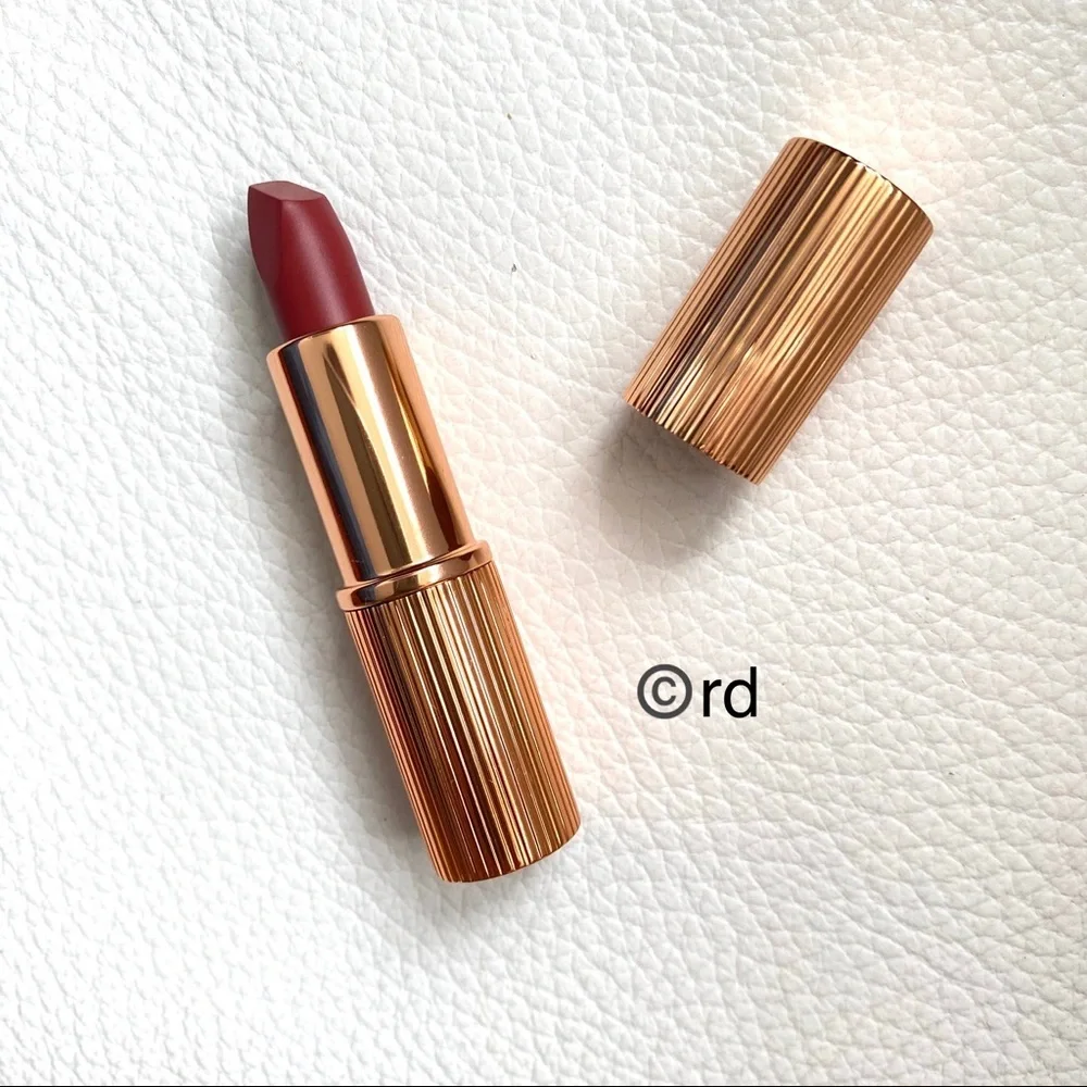 Chrlotte Tilbury Lips Walk of No Shame travel size